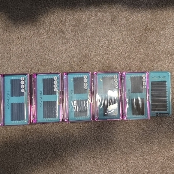 VAVALASH Eyelash Extensions - Picture 2 of 3